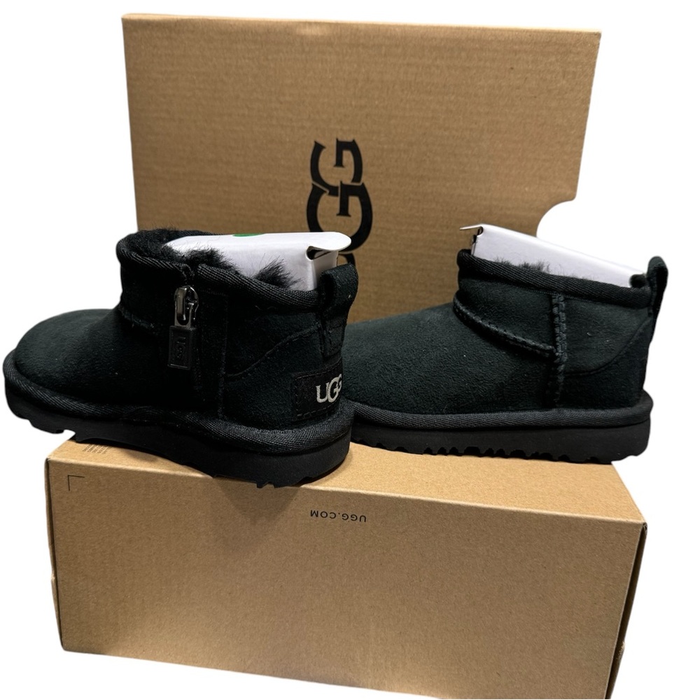 Ugg toddler mini classic boots size 7